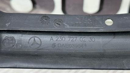 Уплотнитель двери передний правый Mercedes-Benz SL - Class R230 M112E37