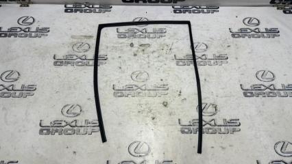 Уплотнитель стекла задний левый Toyota Land Cruiser Prado 2020