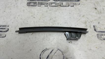 Направляющая стекла передняя левая Toyota Camry 2019