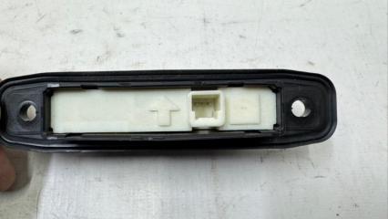 Кнопка открывания багажника задняя Toyota Land Cruiser 2013
