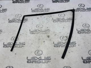 Уплотнитель стекла передний правый Toyota RAV4 2020