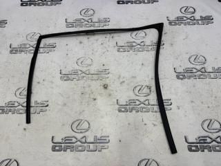 Уплотнитель стекла передний левый Toyota RAV4 2020