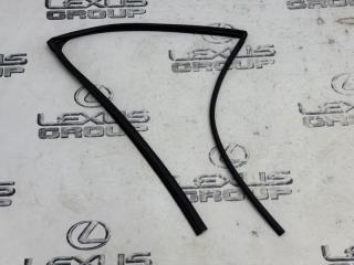 Уплотнитель стекла задний левый Toyota RAV4 2020