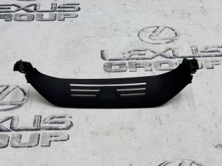 Накладка торпеды Land Rover Range Rover Velar 2022 контрактная Накладка торпеды Land Rover Range Rover Velar 2022