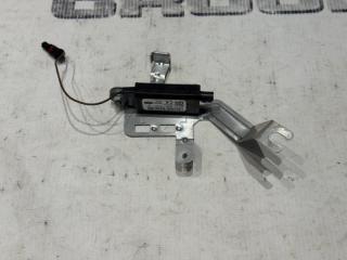 Антенна задняя левая Land Rover Range Rover Velar 2021