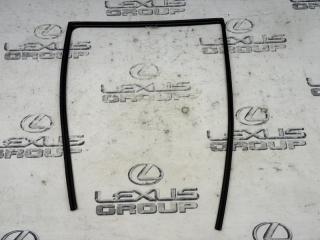 Уплотнитель стекла задний левый Toyota Land Cruiser Prado 2010