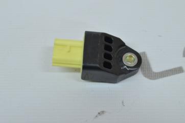 Фото запчасти датчик удара передний Toyota Land Cruiser Prado 2018 контрактная запчасть Запчасть датчик удара передний Toyota Land Cruiser Prado 2018