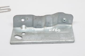 Фото запчасти кронштейн задний левый Land Rover Range Rover Velar 2018 контрактная запчасть Запчасть кронштейн задний левый Land Rover Range Rover Velar 2018