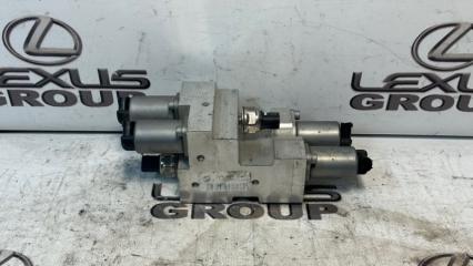 Блок клапанов пневмоподвески BMW X6 2012