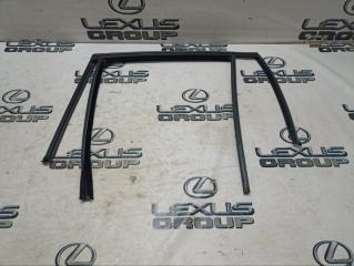 Уплотнитель стекла задний левый BMW X5 2018