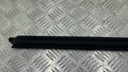 Уплотнитель стекла задний левый GLS - Class 2018 X166 OM642