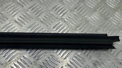 Уплотнитель стекла задний левый GLS - Class 2018 X166 OM642