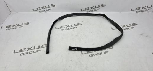 Уплотнитель капота передний Lexus RX300 2018