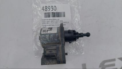 Запчасть корректор фары передний левый Toyota Camry 2017