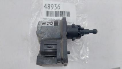 Запчасть корректор фары передний правый Toyota Land Cruiser 2016