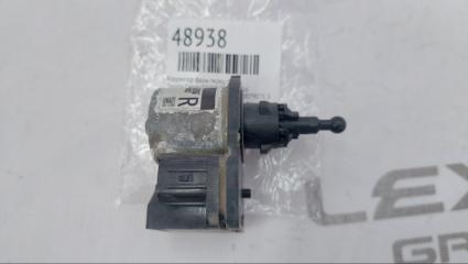 Запчасть корректор фары передний правый Toyota Camry 2015