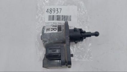 Запчасть корректор фары передний правый Lexus LX570 2014