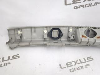 Накладка замка багажника задняя RX300 2006 MCU35 1MZFE