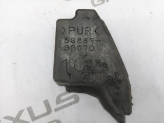 Уплотнитель крыла передний левый Toyota Camry 2018