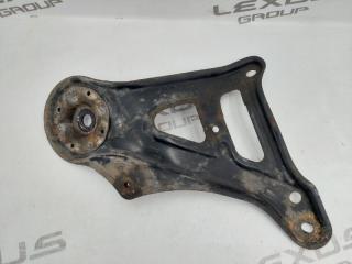 Крепление балки подвески переднее правое Lexus RX400h 2007
