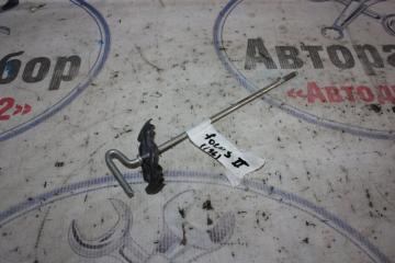 Фото запчасти крепление запасного колеса Ford Focus 2006 Б/У запчасть Запчасть крепление запасного колеса Ford Focus 2006