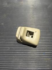 Фото запчасти держатель солнцезащитного козырька Ford Focus 2001 Б/У запчасть Запчасть держатель солнцезащитного козырька Ford Focus 2001