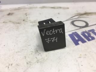 Фото запчасти заглушка кнопки Opel Vectra 2004 Б/У запчасть Запчасть заглушка кнопки Opel Vectra 2004