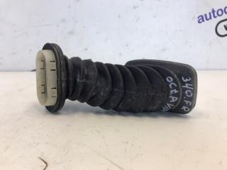 Фото запчасти защитный кожух передний правый Skoda Octavia 2008 Б/У запчасть Запчасть защитный кожух передний правый Skoda Octavia 2008