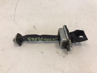 Фото запчасти ограничитель двери задний правый Skoda Octavia 2013 Б/У запчасть Запчасть ограничитель двери задний правый Skoda Octavia 2013