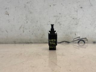 Фото запчасти концевик педали тормоза Chevrolet Aveo 2007 Б/У запчасть Запчасть концевик педали тормоза Chevrolet Aveo 2007