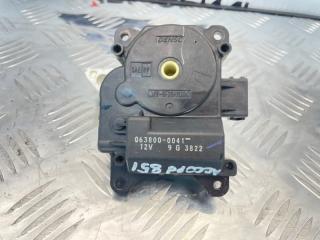 Фото запчасти сервопривод заслонки печки Honda Accord 2005 Б/У запчасть Запчасть сервопривод заслонки печки Honda Accord 2005