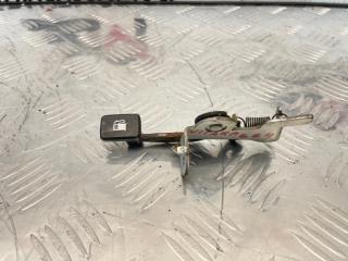 Фото запчасти рычаг открывания бензобака Suzuki Grand Vitara 2007 Б/У запчасть Запчасть рычаг открывания бензобака Suzuki Grand Vitara 2007