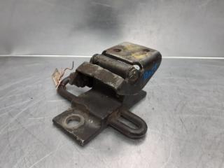 Петля двери передней правой нижняя контрактная Петля двери передней правой нижняя