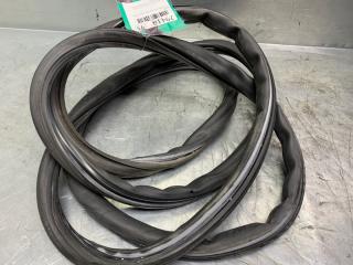 Уплотнитель двери задней Volkswagen Touareg 2002-2010 2006 v93