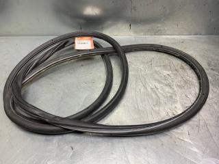 Уплотнитель (наружный) Volkswagen Touareg 2002-2010 2006 v93 контрактная Уплотнитель (наружный) Volkswagen Touareg 2002-2010 2006 v93