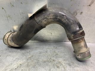 Патрубок интеркулера Volkswagen Touareg 2002-2010 2006 v93 контрактная Патрубок интеркулера Volkswagen Touareg 2002-2010 2006 v93