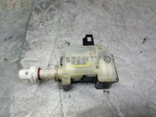 Активатор замка крышки бензобака Volkswagen Touareg 2002-2010 2006 v93