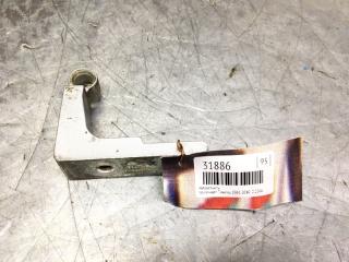 Запчасть петля двери передней правой верхняя Volkswagen Touareg 2002-2010 2006 v93