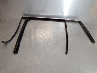 Направляющая стекла двери Volkswagen Tiguan 2007-2011 2010 v121