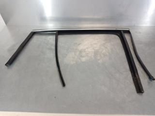 Направляющая стекла двери Volkswagen Tiguan 2007-2011 2010 v121