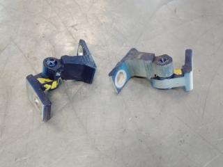 Петля двери Volkswagen Tiguan 2007-2011 2010 v121