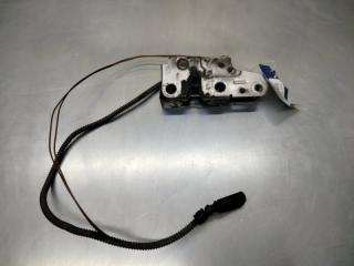 Замок капота Volkswagen Tiguan 2007-2011 2010 v121 контрактная Замок капота Volkswagen Tiguan 2007-2011 2010 v121