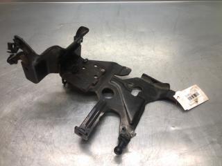 Запчасть кронштейн топливного фильтра FORD C-MAX 2003-2010 2008 v102