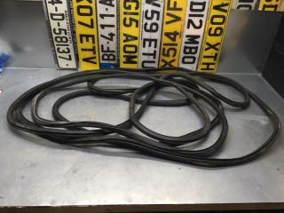 Уплотнитель двери AUDI A4 [B6] 2000-2004 2002 v38 СЕДАН 1 8E0831721C контрактная