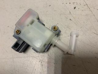 Активатор замка крышки бензобака