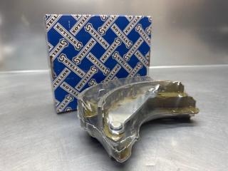 Колодки барабанные Volkswagen Golf III/Vento 1991-1997 новая Колодки барабанные Volkswagen Golf III/Vento 1991-1997