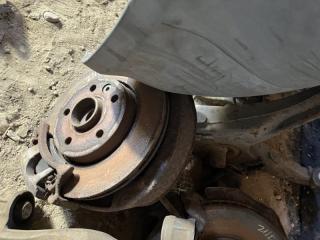 Скоба суппорта заднего Volkswagen Transporter T5 2003-2015 2004 V137 контрактная Скоба суппорта заднего Volkswagen Transporter T5 2003-2015 2004 V137