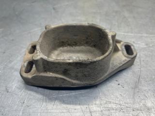 Кронштейн двигателя  передний Volkswagen Passat [B5] 1996-2000 1999 v106