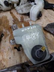 Запчасть бачок тормозной Toyota Prius 2004
