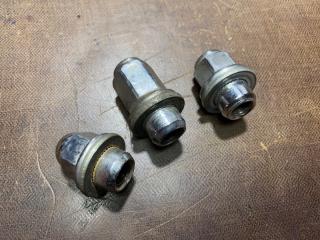 Запчасть гайка на колесо Toyota